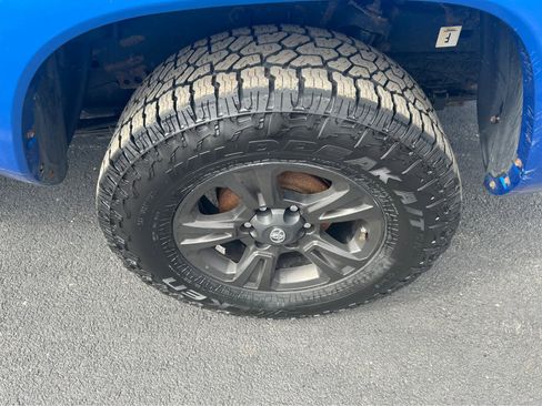 Used 2017 Toyota Tacoma TRD Sport w/ Tow Package (A/T) image 26