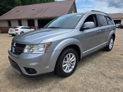 Used 2016 Dodge Journey SXT w/ Comfort/Convenience Group FWD image 1