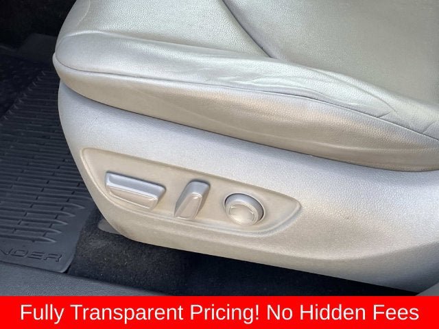 Used 2023 Toyota Highlander XLE AWD/4WD image 31