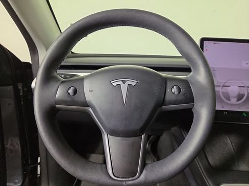 Used 2025 Tesla Model Y Long Range AWD/4WD image 23