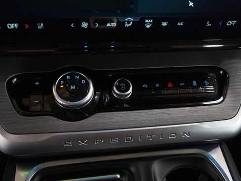 Used 2025 Ford Expedition Platinum AWD/4WD image 25