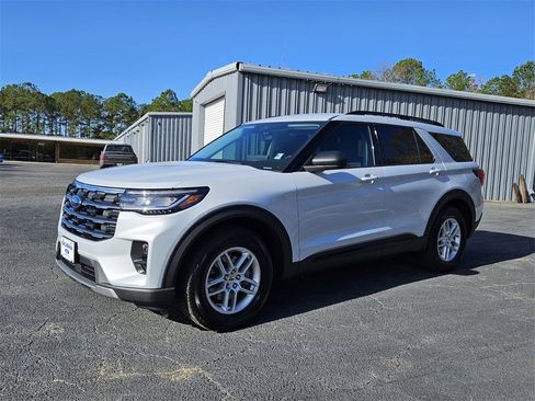 New 2026 Ford Explorer Active image 3