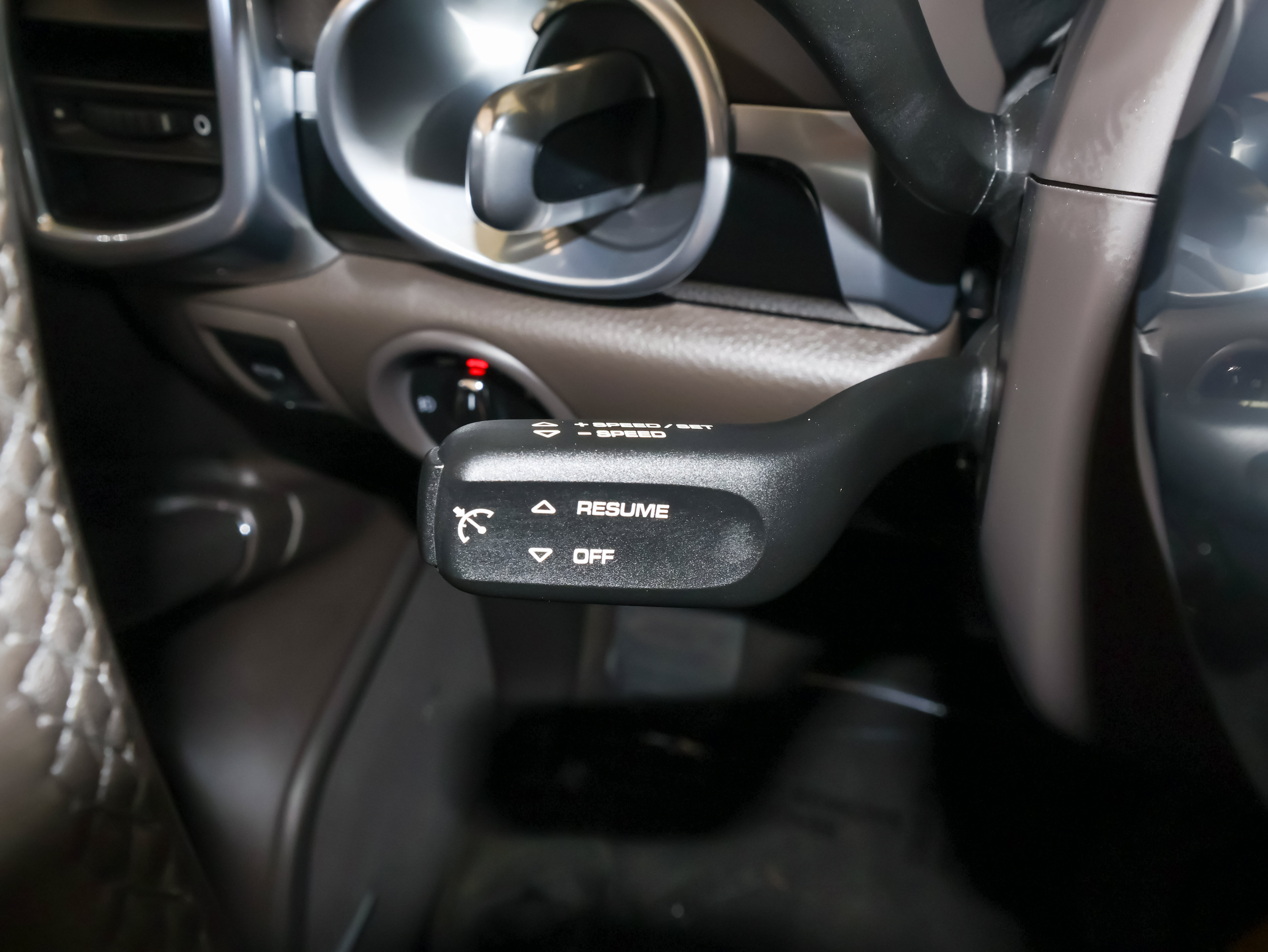 Used 2018 Porsche Cayenne Platinum Edition AWD/4WD image 39