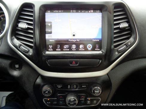 Used 2017 Jeep Cherokee Limited AWD/4WD image 14