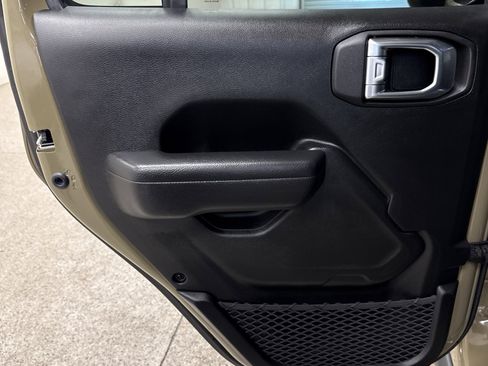 Used 2025 Jeep Gladiator Willys image 11