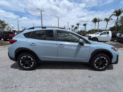 Used 2023 Subaru Crosstrek 2.0i Premium image 4