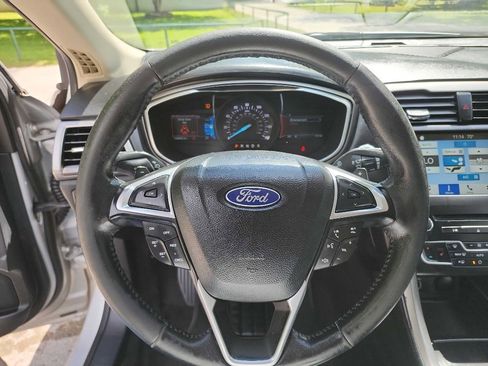 Used 2017 Ford Fusion SE w/ Fusion SE Technology Package FWD image 17