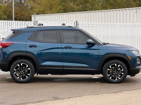 Used 2021 Chevrolet TrailBlazer LT w/ Convenience Package image 3