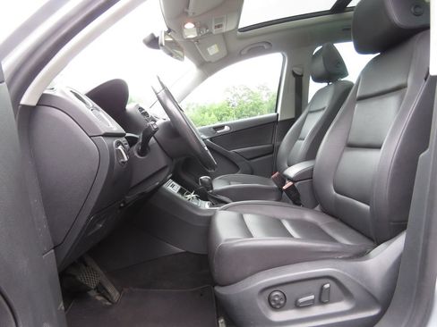 Used 2017 Volkswagen Tiguan Wolfsburg Edition AWD/4WD image 10