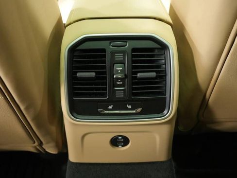 New 2026 Porsche Macan image 25