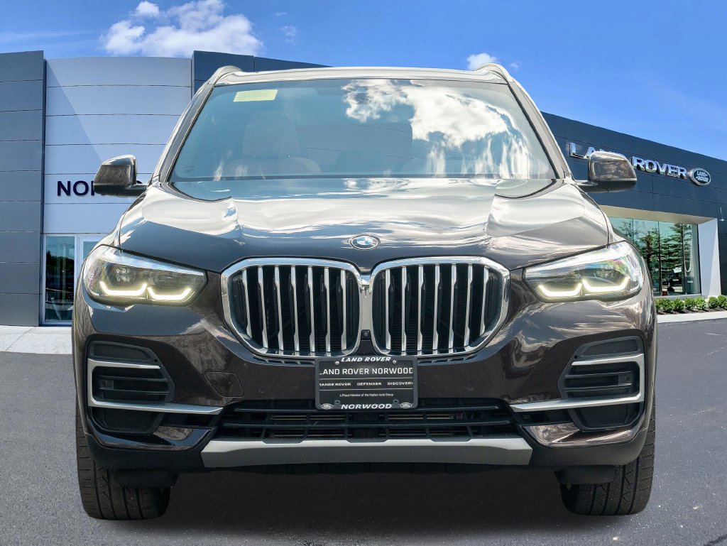 Used 2022 BMW X5 xDrive40i w/ Premium Package AWD/4WD image 2