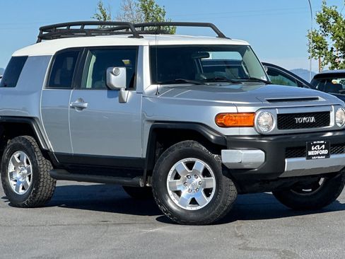 Used 2007 Toyota FJ Cruiser 4WD image 2