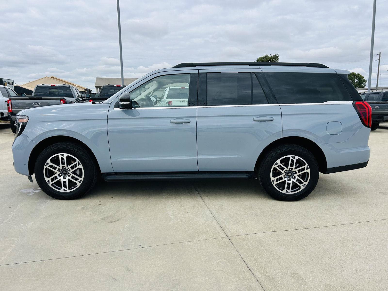 Used 2025 Ford Expedition Active AWD/4WD image 44
