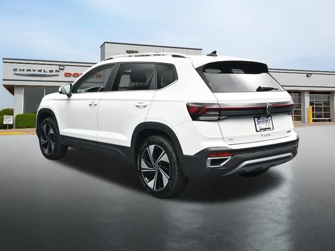 Used 2026 Volkswagen Taos SE AWD/4WD image 3