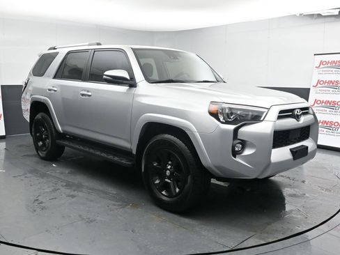 Used 2022 Toyota 4Runner SR5 Premium image 2