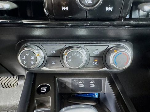 Certified 2025 Nissan Kicks SV AWD/4WD image 13