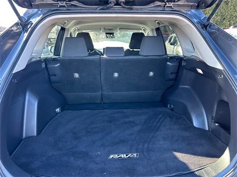 Used 2022 Toyota RAV4 LE image 25