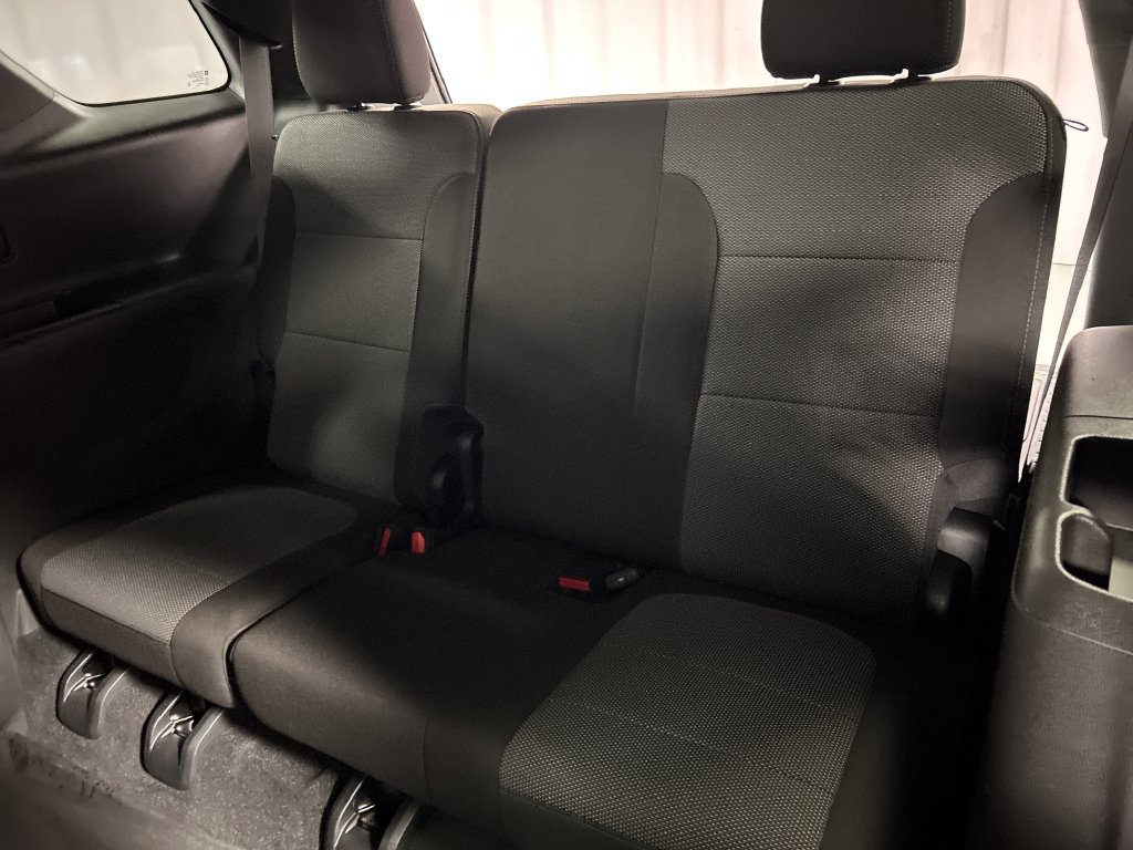 Used 2023 Chevrolet Traverse LT FWD image 24