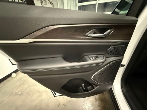 New 2026 Jeep Grand Cherokee Limited image 12