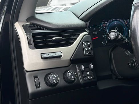 Used 2019 GMC Yukon Denali w/ Denali Ultimate Package AWD/4WD image 10