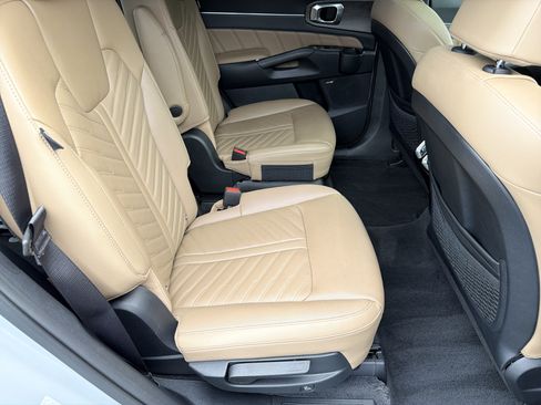 Used 2025 Kia Sorento SX Prestige w/ Olive Brown Leather Package AWD/4WD image 16