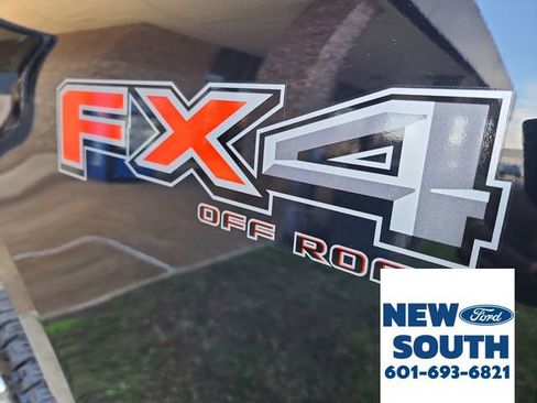 Used 2023 Ford F350 Lariat w/ Chrome Package image 39