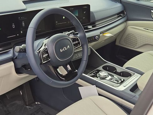 New 2026 Kia Carnival EX image 17