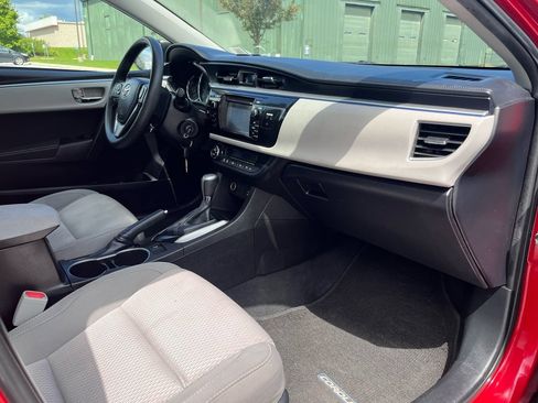 Used 2015 Toyota Corolla LE FWD image 13