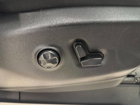 Used 2019 Chrysler Pacifica Limited image 20