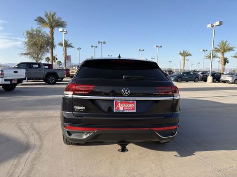 Used 2020 Volkswagen Atlas Cross Sport SE w/ Panoramic Sunroof Package image 6