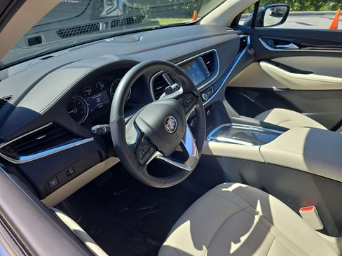 Used 2022 Buick Enclave Essence w/ Sport Touring Edition image 11