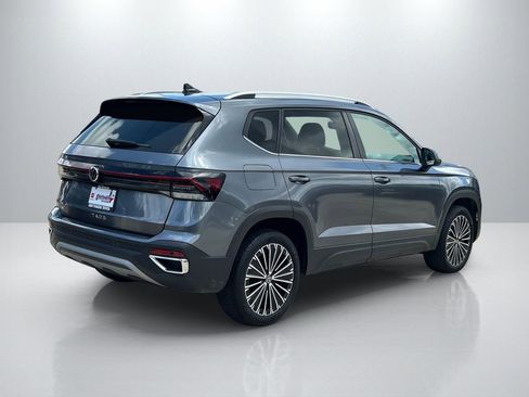 Used 2025 Volkswagen Taos SE FWD image 5