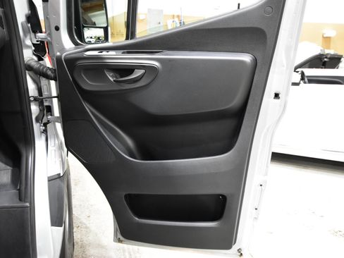 Used 2021 Mercedes-Benz Sprinter 2500 image 36
