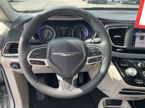 Used 2023 Chrysler Voyager LX image 17