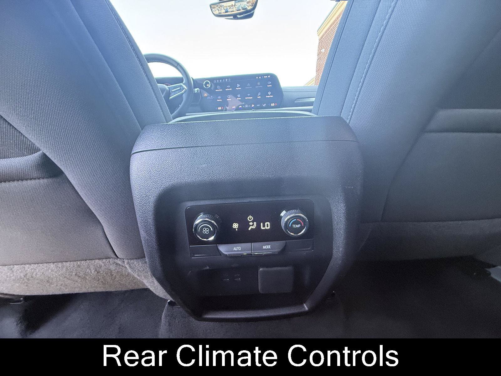 Used 2026 Chevrolet Traverse LT w/ Driver Confidence Package FWD image 19