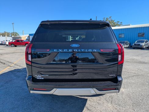 New 2025 Ford Expedition Max Platinum w/ Driver's Package image 5