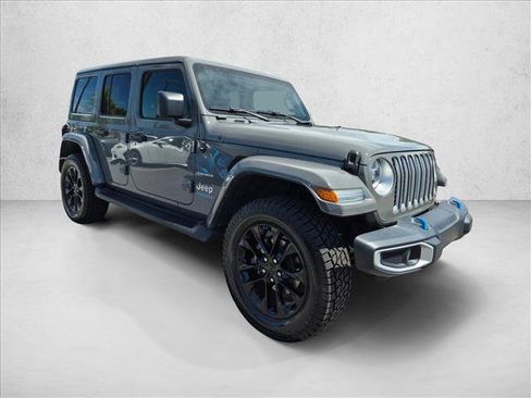 Used 2022 Jeep Wrangler Unlimited Sahara AWD/4WD image 3