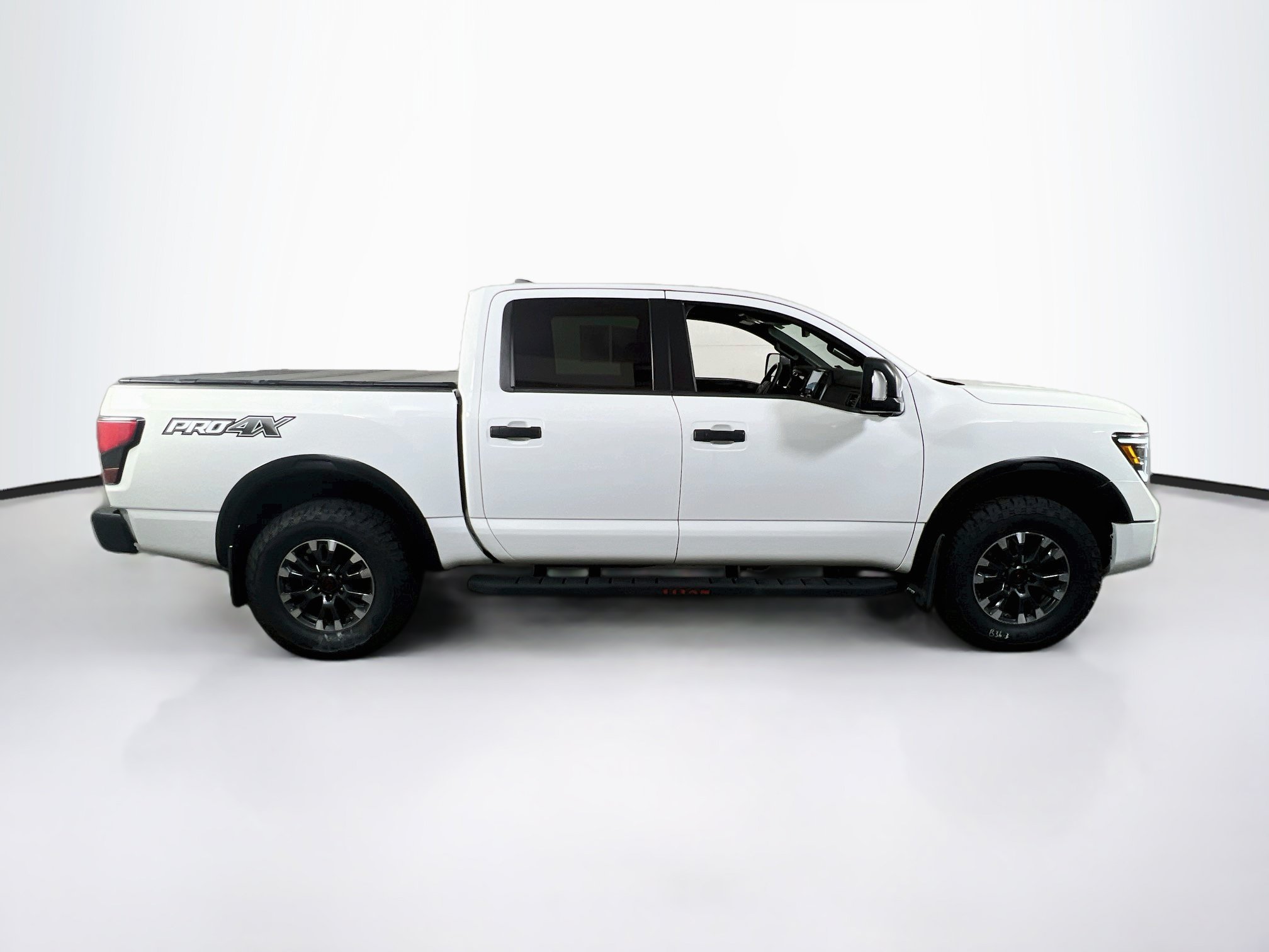 Used 2024 Nissan Titan PRO-4X w/ Pro-4x Convenience Package AWD/4WD image 4