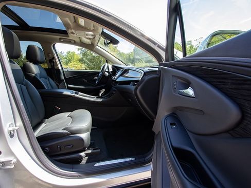 Used 2017 Buick Envision Premium image 18