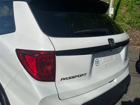 Used 2024 Honda Passport EX-L image 10