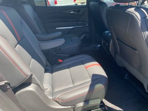 Used 2024 Chevrolet Traverse RS AWD/4WD image 44