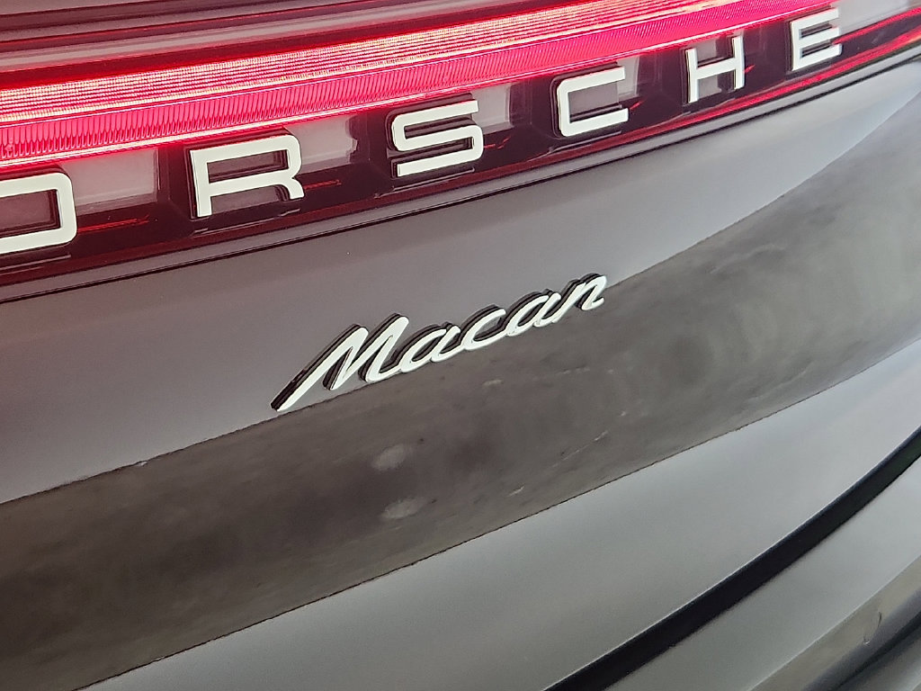 Certified 2026 Porsche Macan AWD/4WD image 32