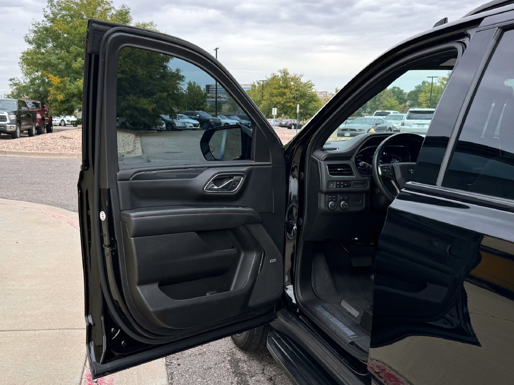 Used 2023 Chevrolet Suburban RST w/ Luxury Package AWD/4WD image 19