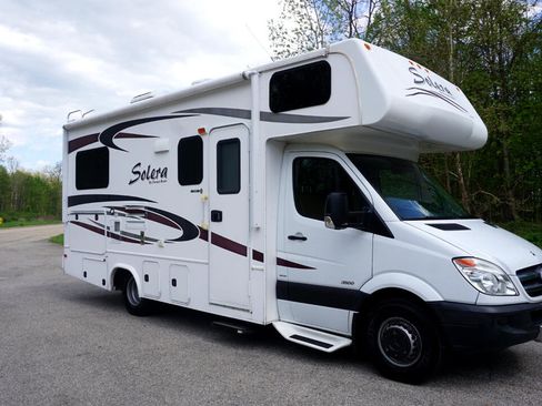 Used 2012 Mercedes-Benz Sprinter 3500 image 7