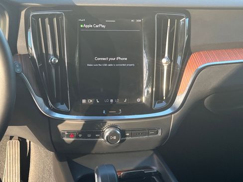 Used 2025 Volvo V60 B5 Cross Country Plus image 18