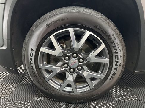 Used 2023 GMC Acadia SLT image 41