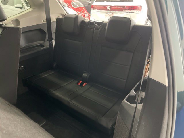 Used 2018 Volkswagen Tiguan SE w/ Panoramic Sunroof Package AWD/4WD image 9