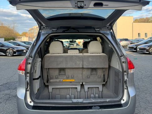 Used 2011 Toyota Sienna LE w/ Towing Pkg FWD image 12