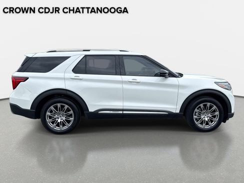Used 2025 Ford Explorer Platinum RWD image 4
