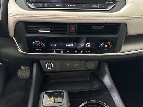 Used 2023 Nissan Rogue SV image 23